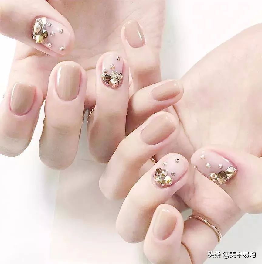 奶茶色渐变磨砂美甲,女生最爱的奶茶色系美甲来啦