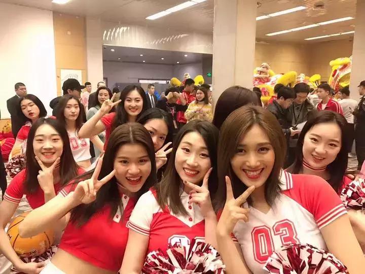 cba拉拉队最漂亮女神,李易峰cba打篮球视频