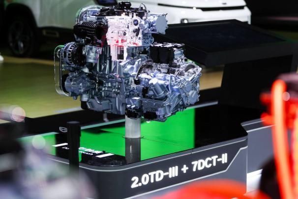 刚官宣中文名就引发众人热议，网友们玩起了起名大赛