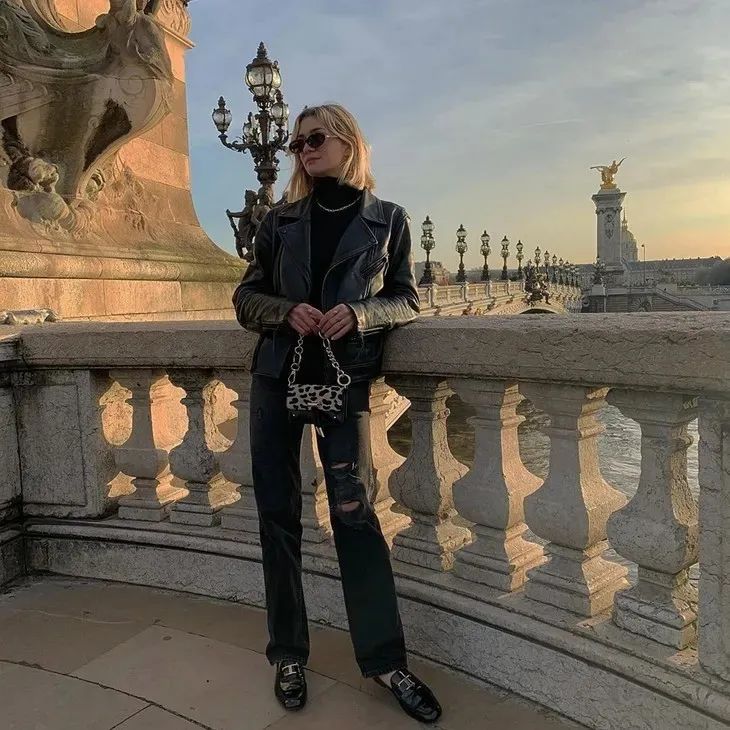 一件皮西装可以有多帅？时髦精们早已给出了答案