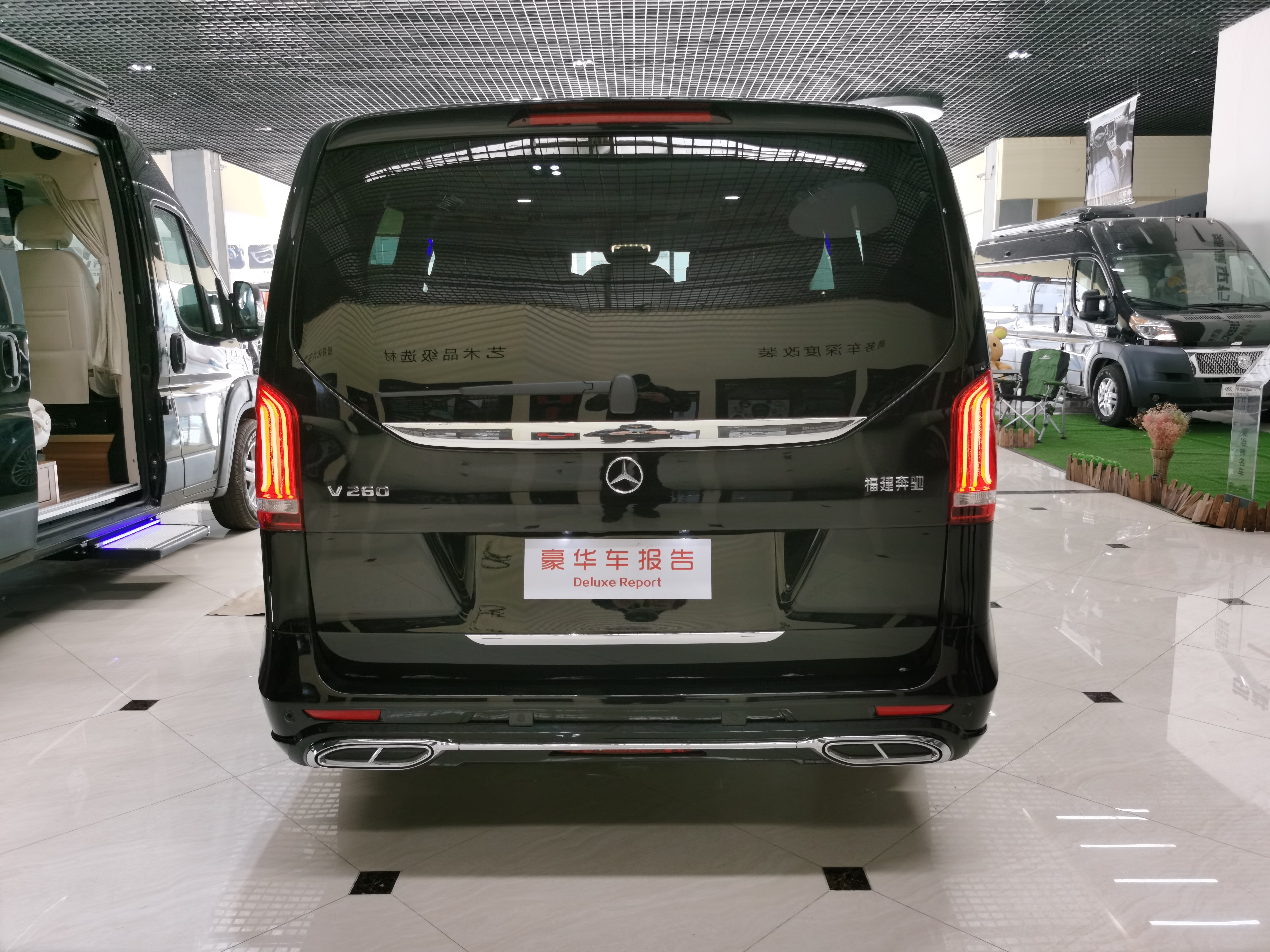 从简约到惊艳，奔驰V级商务车巅峰对决，同样的价格你会选谁？