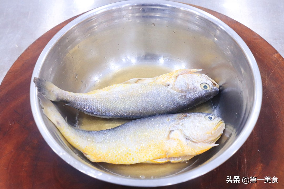 做鱼去腥的方法放酒还是醋,给鱼去腥技巧