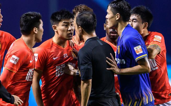 中超裁判冲突事件,中超22人全部参与冲突