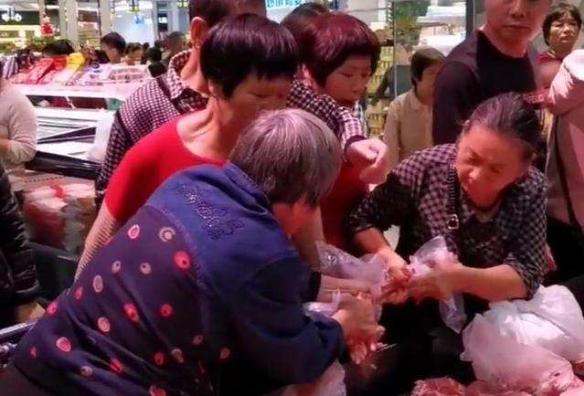 爱上打折货，是我们物质上“穷了”还是消费观念“富了”？