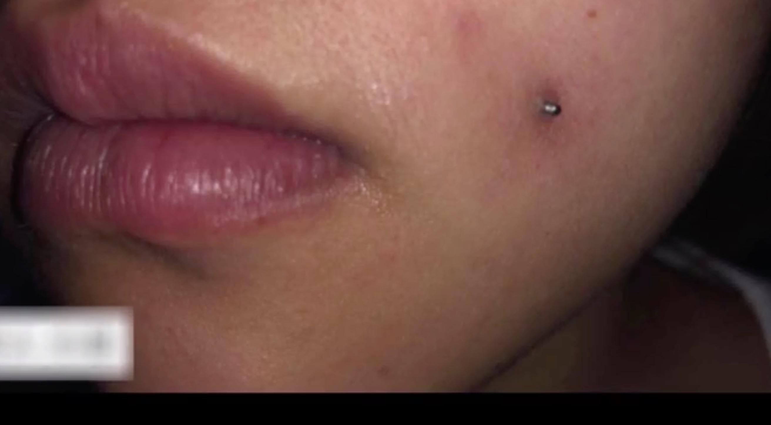 纹身女打唇钉,纹身打唇钉的女人