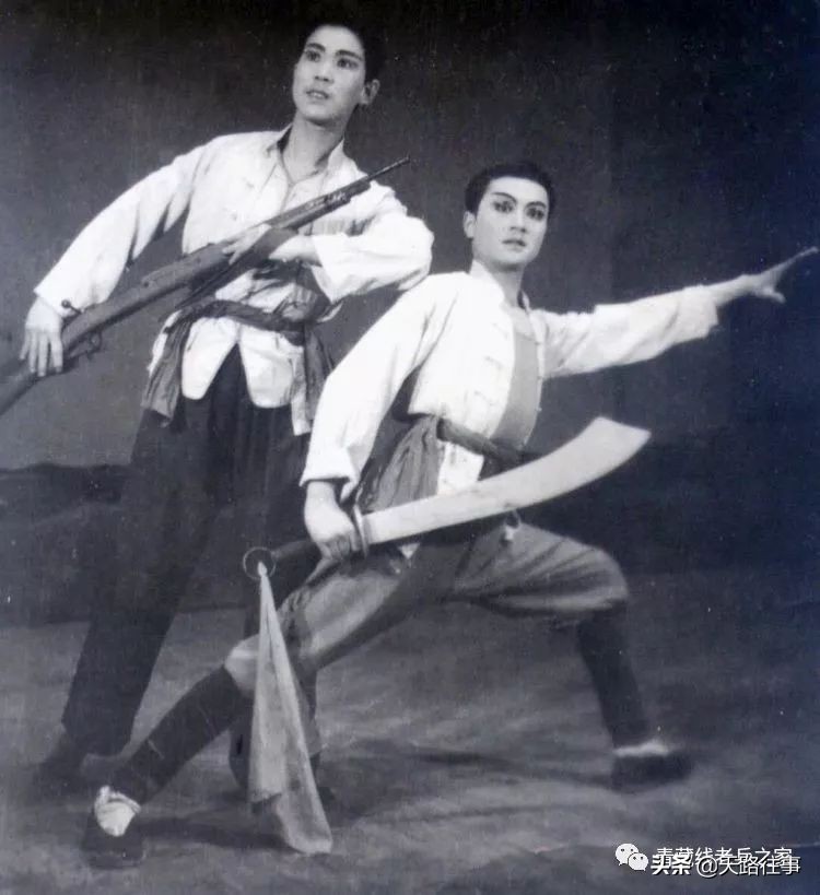 文艺兵跳芳华,文艺兵芳华话剧