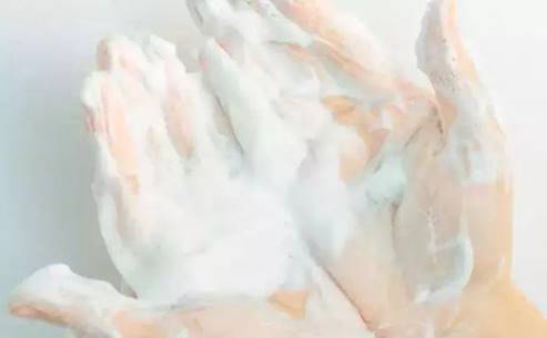 ​建议皮肤“坑洼”的女生，多在这件事花功夫，脸上净爽还更嫩了