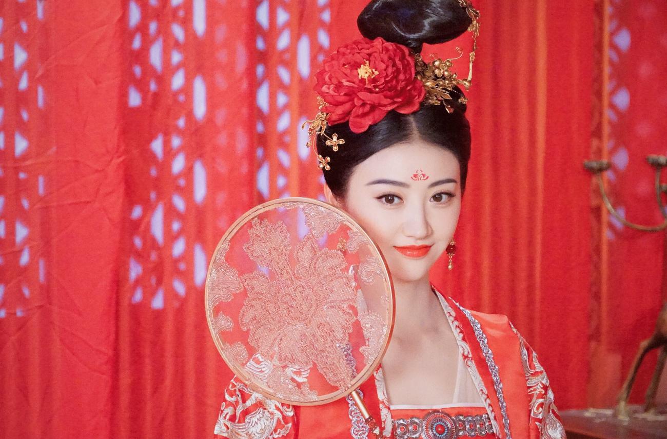 玄纁为色、纯白无瑕、红绿相间：中国古代婚礼服色彩那些事