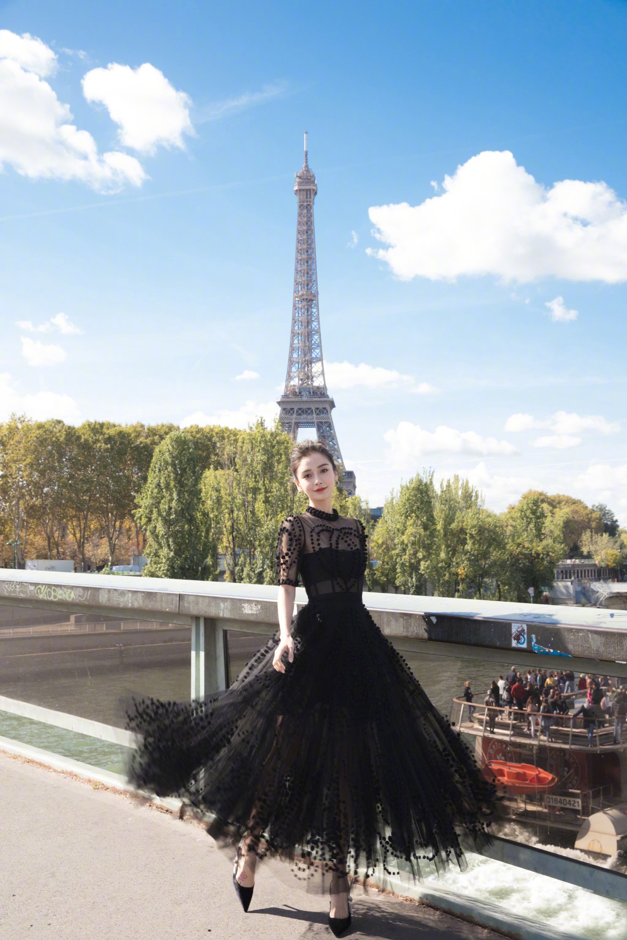 angelababy巴黎铁塔视频,angelababy埃菲尔铁塔照