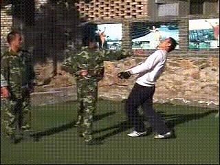 擒拿格斗一招制敌示范教学,一招必杀格斗术教学gif演示