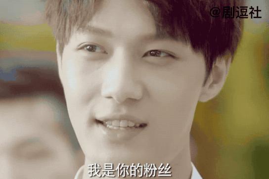 这是什么甜甜的爱情，女一男二举高高发糖太有爱了！