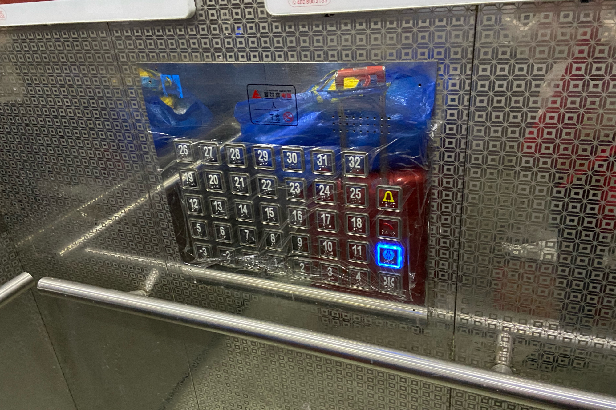 回家发现超市买到过期食品,元宵节去超市卖东西