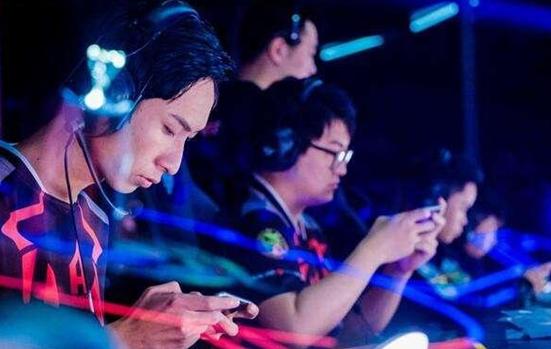 梦泪已成直播平台一哥，是否就此退役？AG老板亲自下场答疑