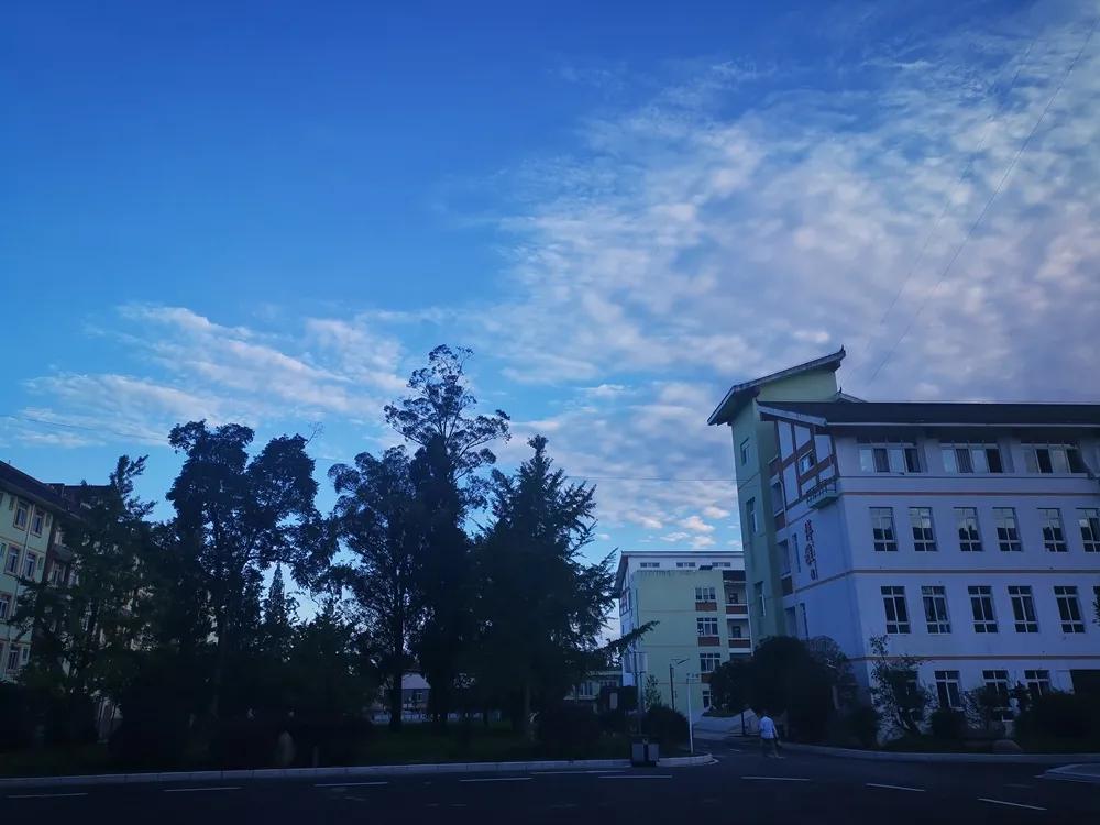 颜值冲锋，实力断后！一大批新学校曝光，太“刷脸”了