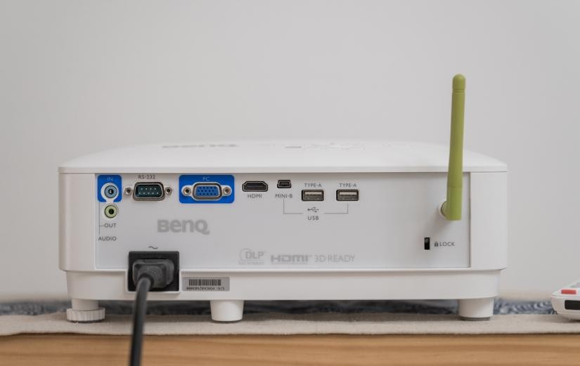 明基e520投影仪怎么使用u盘播放,明基e520和e580投影仪区别