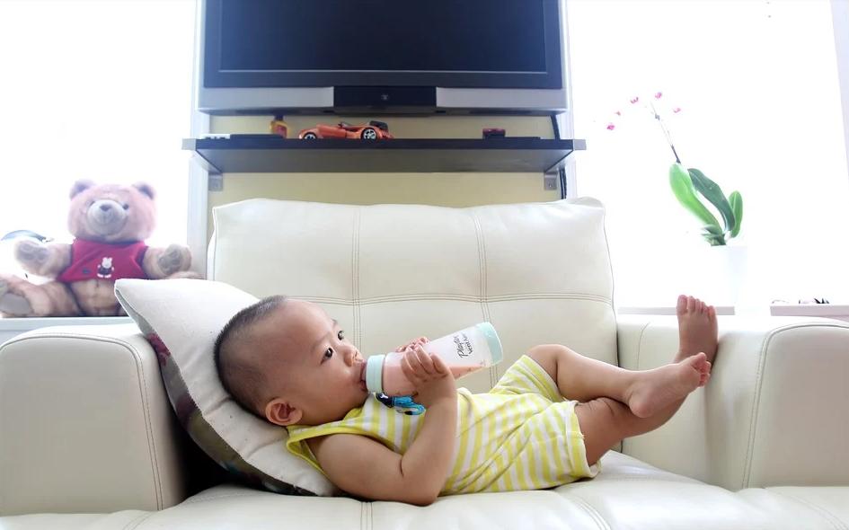 幼儿园孩子吃饭边吃边玩怎么解决,如何改掉小朋友边吃边玩的坏习惯