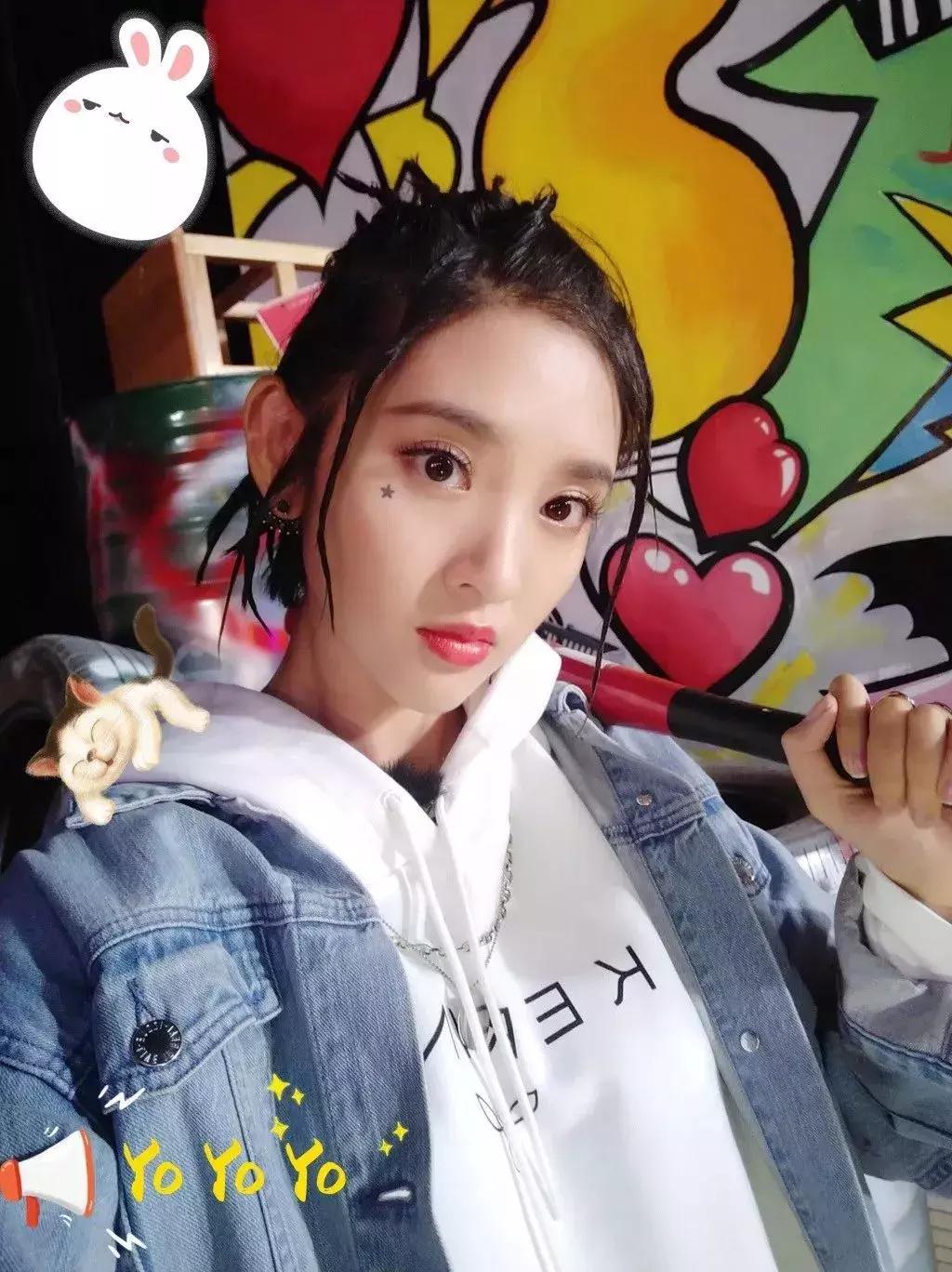 今年流行麻花辫甜酷发型,除了编发还有什么酷的发型