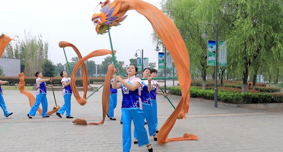 段龙表演,段龙舞龙