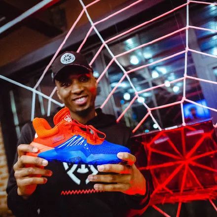 米切尔要求阿迪达斯出签名鞋,阿迪达斯米切尔联名篮球鞋