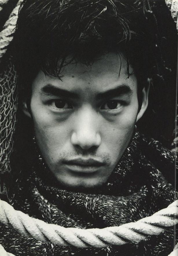 日本男人最想拥有的脸！性感神颜秒杀鲜肉，冻龄大帅哥竟单身