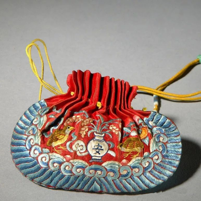 藏金和藏绣哪个好看,藏绣价格一般多少