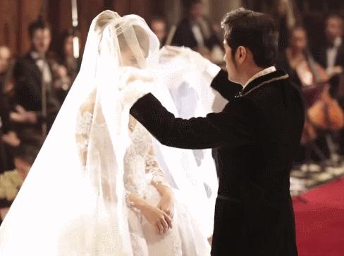 昆凌高中和周杰伦绯闻,昆凌嫁给周杰伦后咖位