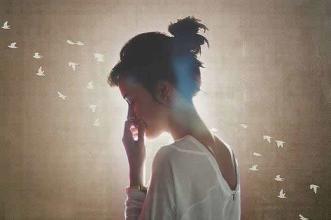 女生回信息慢但是会回复,女生总是回信息很晚