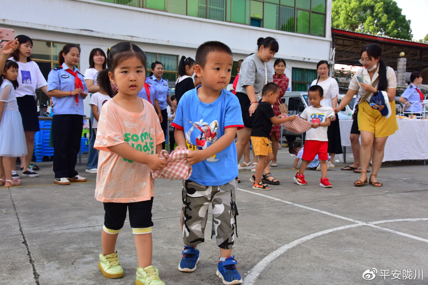 第一次走进警营过六一,迎六一进警营