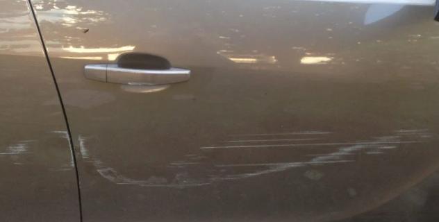 汽车车漆黄点怎么处理,车漆被划伤比较深怎么处理