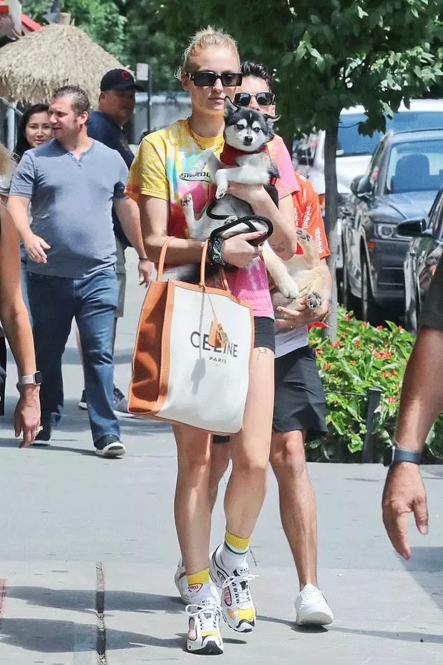 今年最流行最实用最能装的包包……竟然是购物袋？