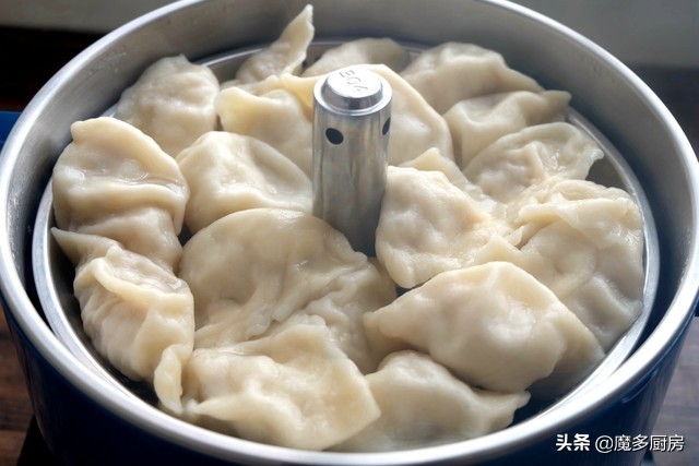 饺子什么馅最好吃现在这个季节,西红柿饺子馅这样调比肉饺子都香