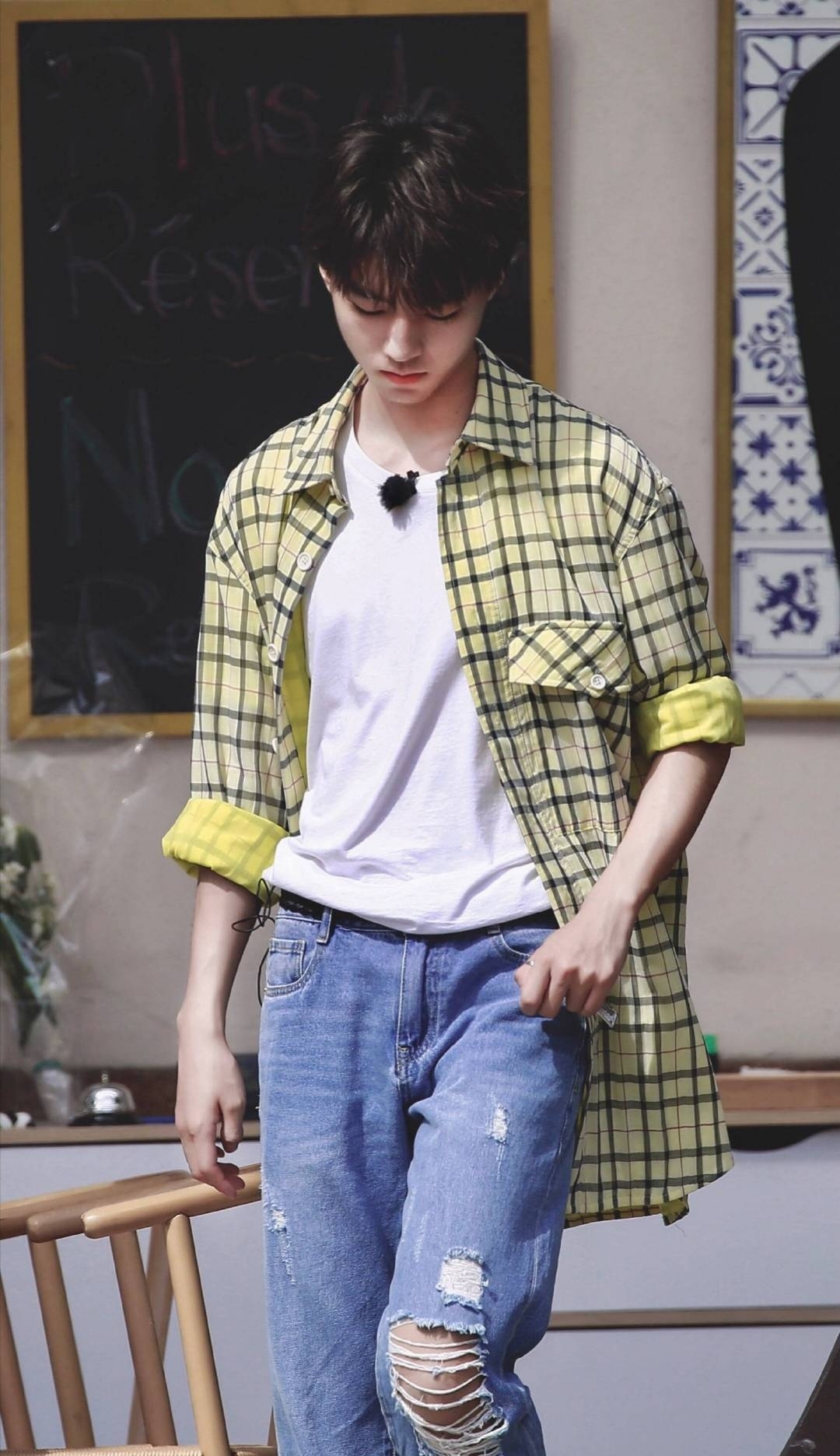 早秋格子衬衫穿搭2019,初秋必备单品经典白衬衫