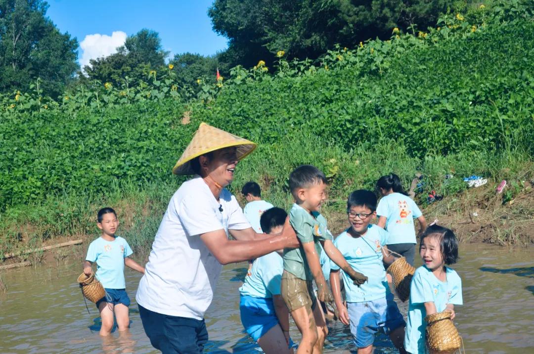 大地风景乡村振兴实验基地大吉祥村迎来本草小象馆加盟