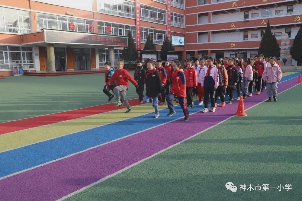 神木第一小学拔河比赛,小学体育优质课简报