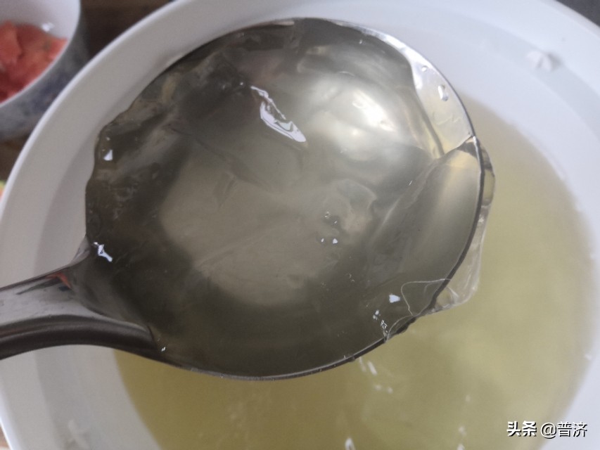 凉粉怎么做冷饮好吃,自制低热量凉粉