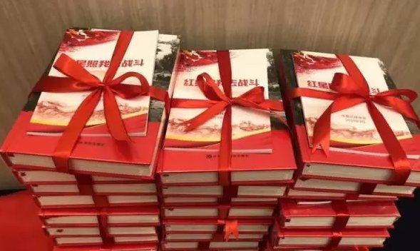 国足誓师！蒿俊闵带队宣誓，新主席赠众国脚一本书，猜猜叫啥名