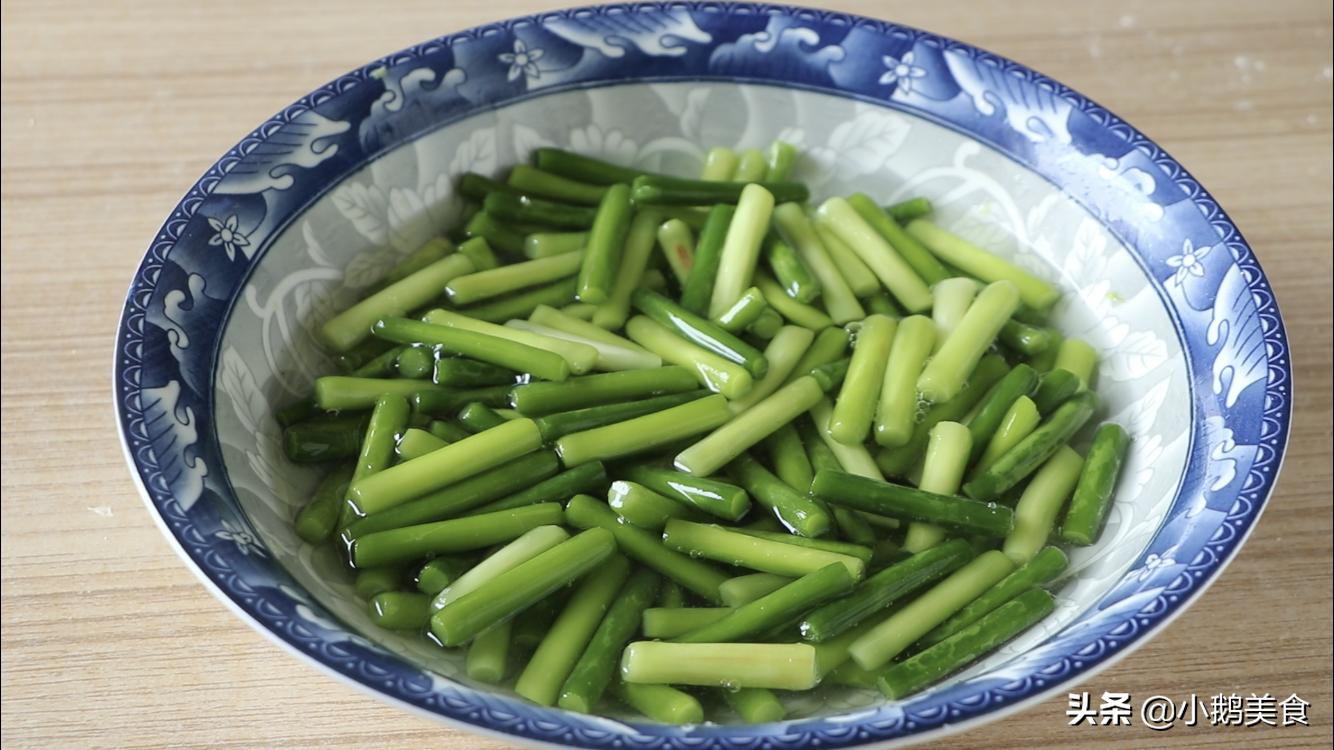 腌蒜苔的老式做法,家常甘肃腌蒜苔简单做法
