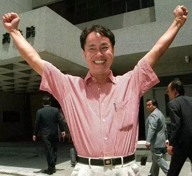 时间拉回过去,把时间倒退到1992年