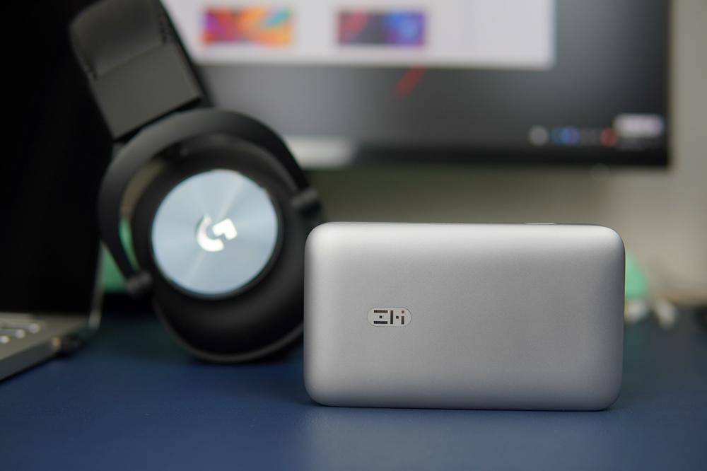 这个移动电源有点“奇葩”，可以给笔记本充电，还能投屏