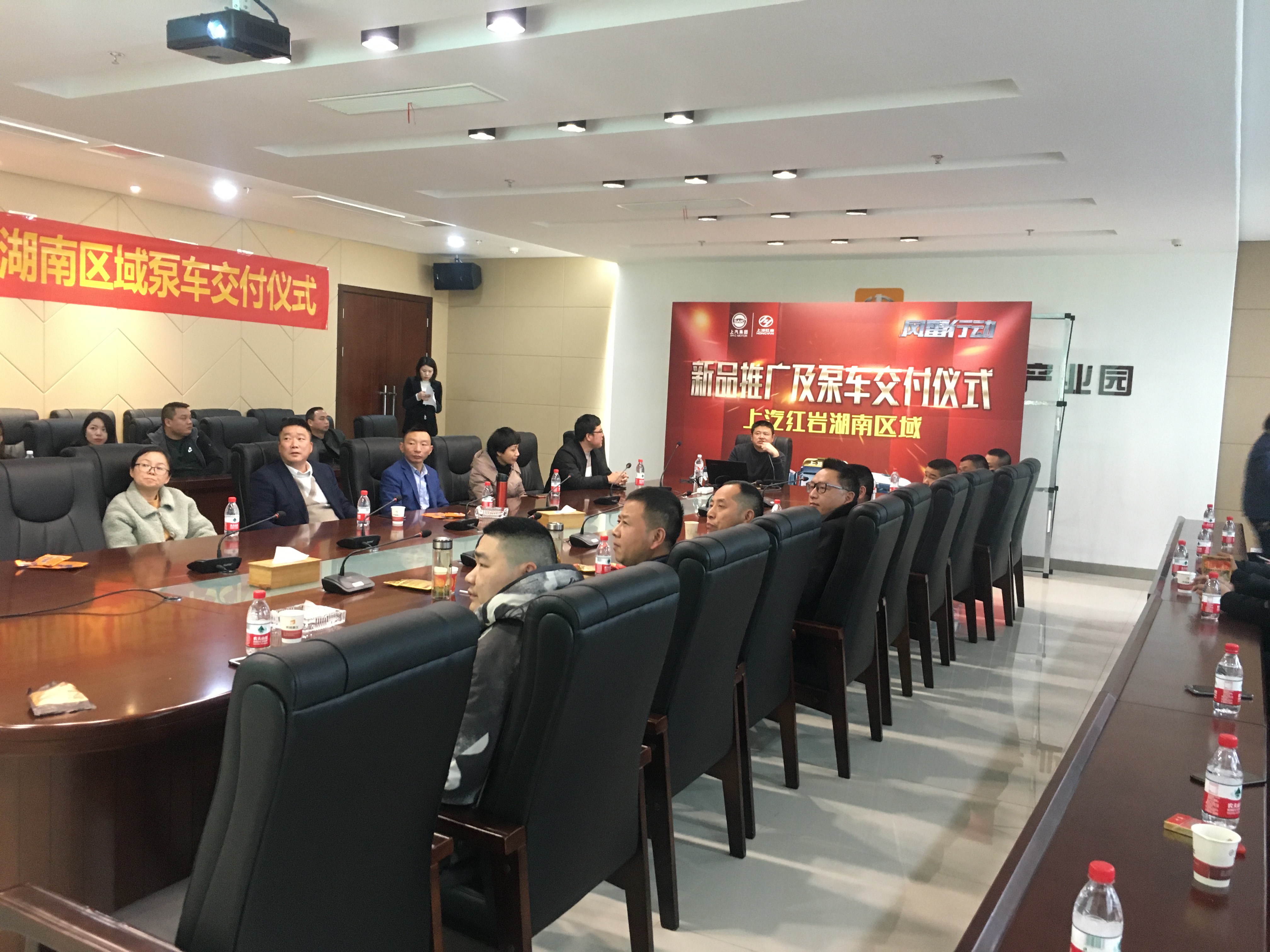 搅拌泵车一体机报价,4米2泵车一体搅拌机