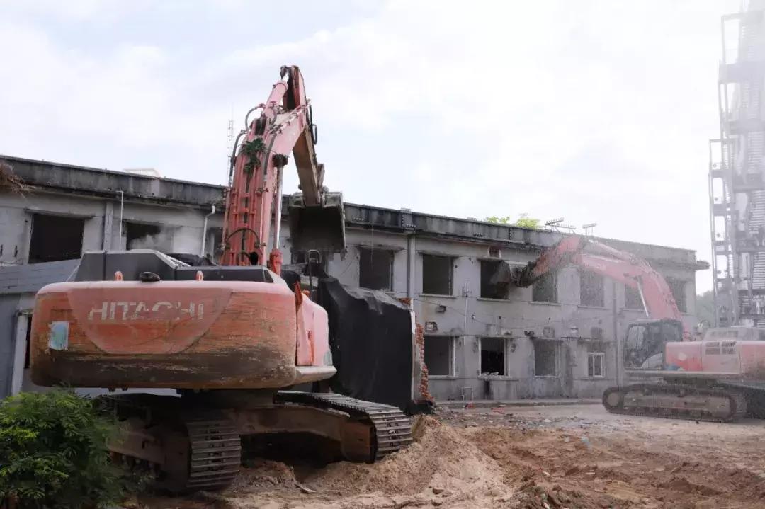 再见,1980!——三亚中心医院(原农垦三亚医院)住院部今日开拆!