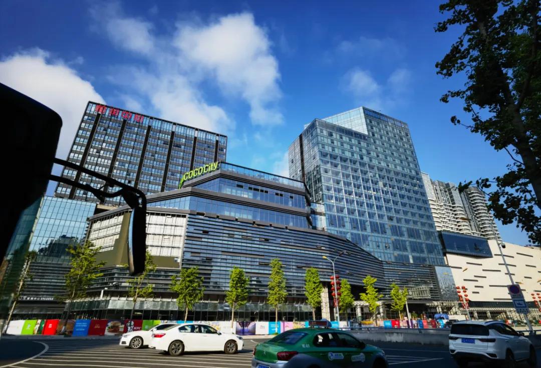 风中亮出你的旗,风中亮出自己的旗