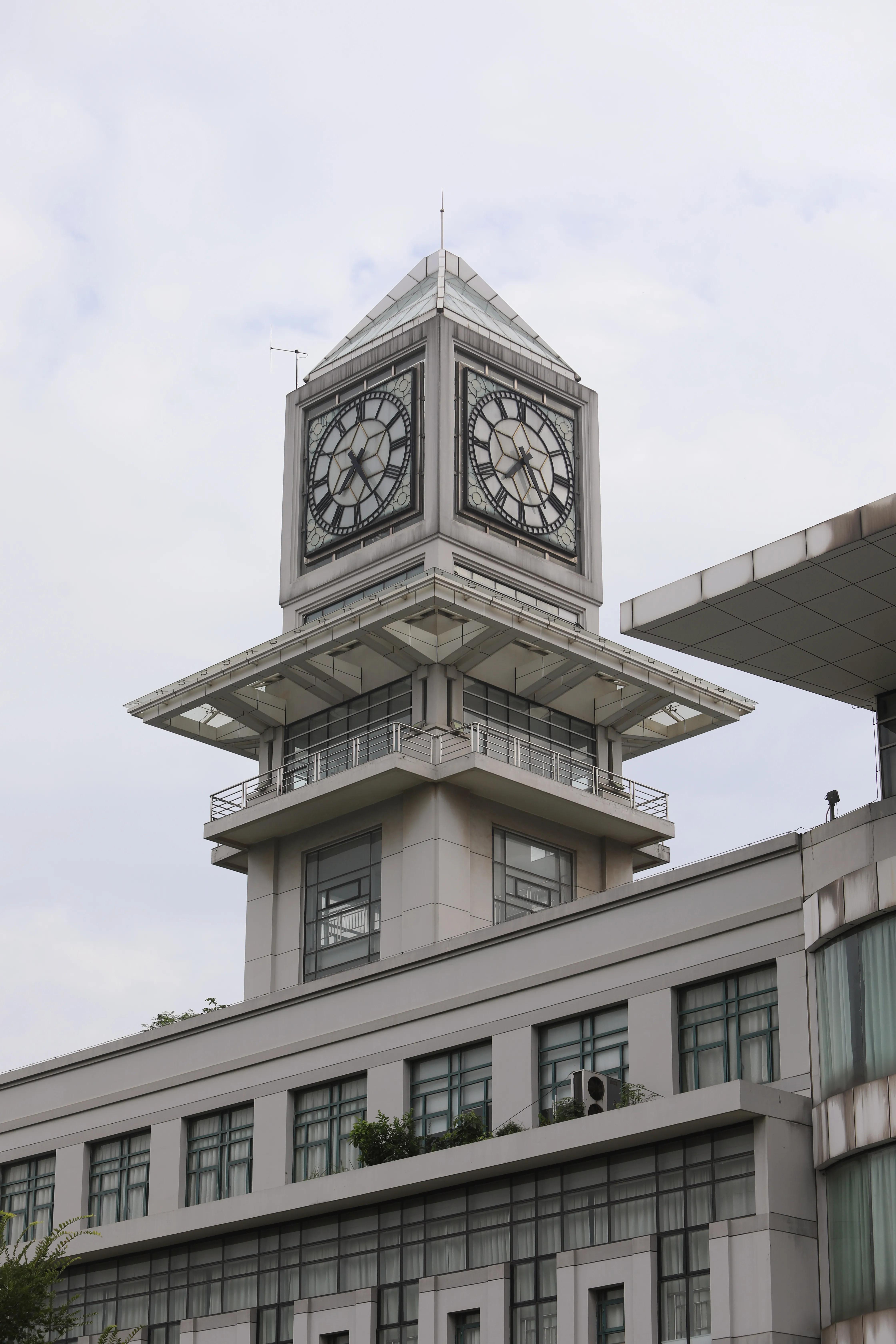 武汉高校中,最美武汉大学,“亚美”属于中南财经政法大学