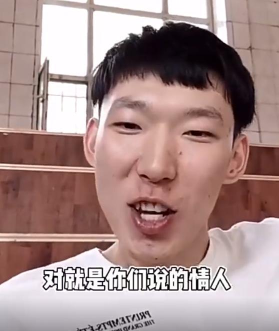 周琦看蔡徐坤粉丝,周琦蔡徐坤关系