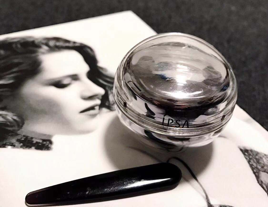 有句话说得好:美不美看脸,老不老看眼