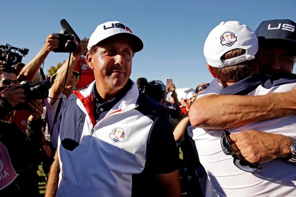 c罗和梅西总收入,c罗和梅西一年谁收入最高