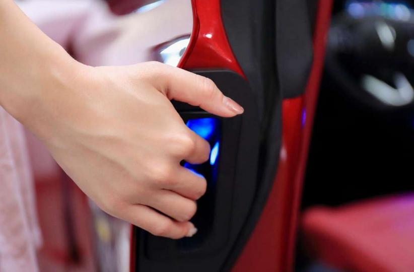 零跑s01目前最成功的老年代步车,零跑跑车s01