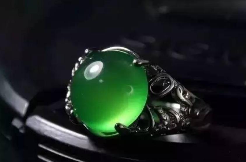 世上最奇特的玛瑙,千年极品老缠丝玛瑙手串图片