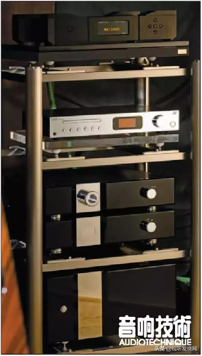 EARAcuteClassic集CDP、解码器和胆前级于一身,内藏实力精华