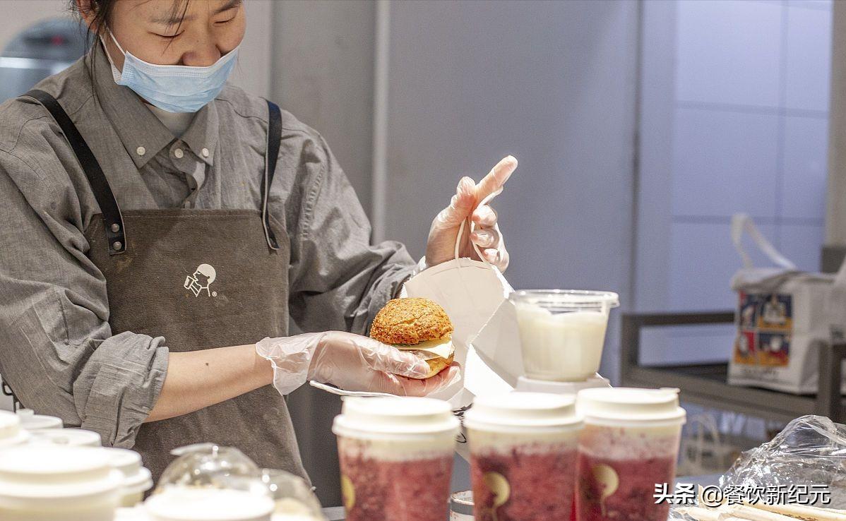 农村小伙初中辍学,江西小伙95年负债创业在广州